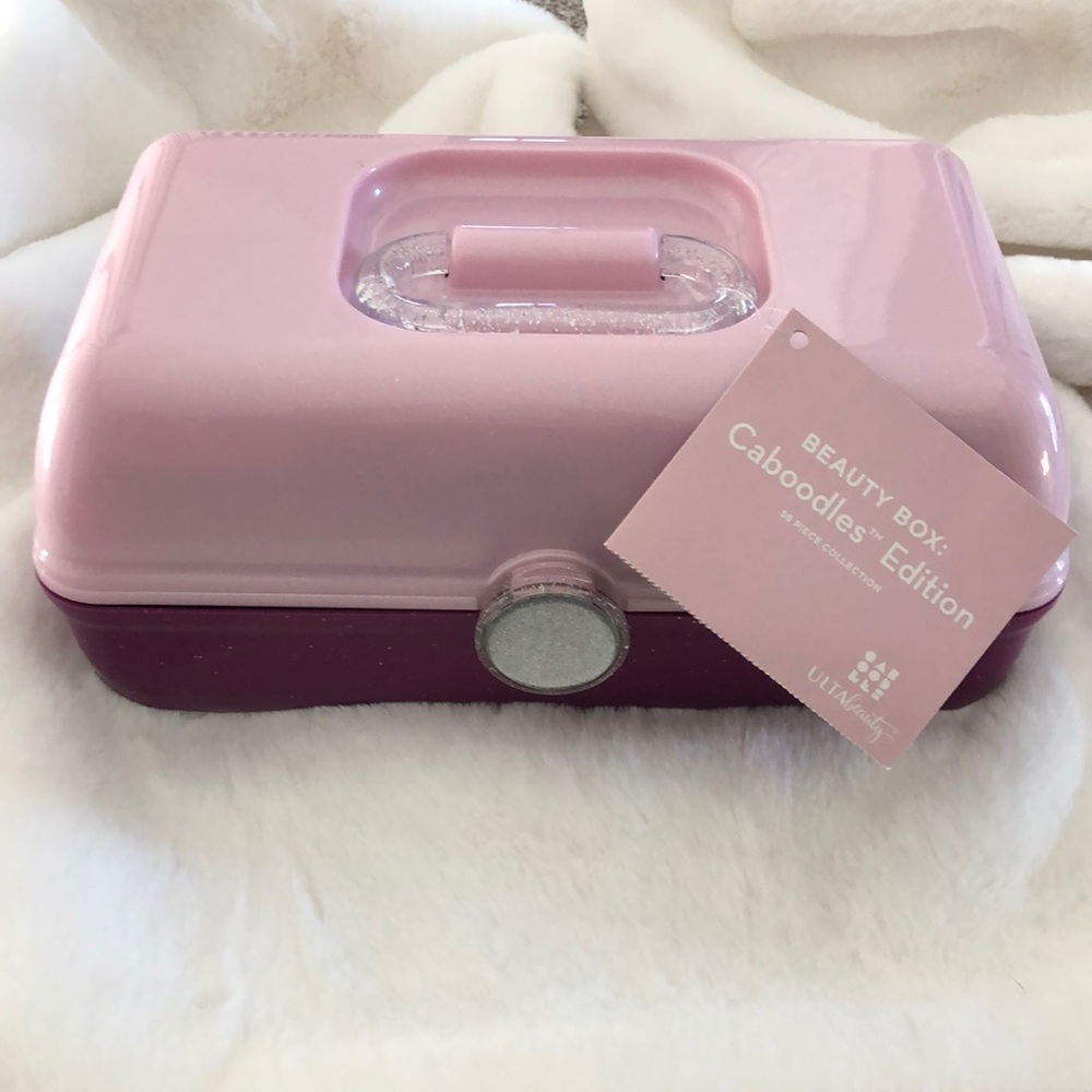 NWT Beauty Box “Caboodle” (does not include makeup)